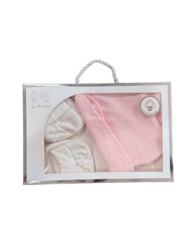 Conjunto de ropa para bebé en caja, incluye gorro rosa con puntos y manoplas blancas, ideal como regalo.