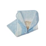 Manta suave para bebé en color azul con diseño de oso, ideal para mantener abrigado al niño. Perfecta para uso diario y como regalo.