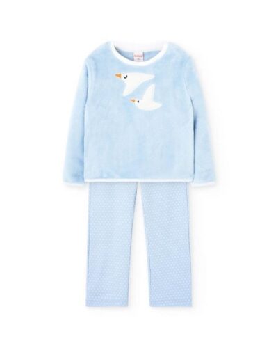 Conjunto de pijama para niños, compuesto por una camiseta de felpa azul claro con diseño de aves y pantalones azul claro con lunares. Ideal para mantener a los niños cómodos y abrigados durante la noche.